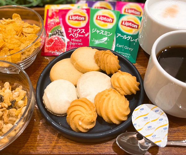 <b>セルフ カフェ & スウィーツ</b>